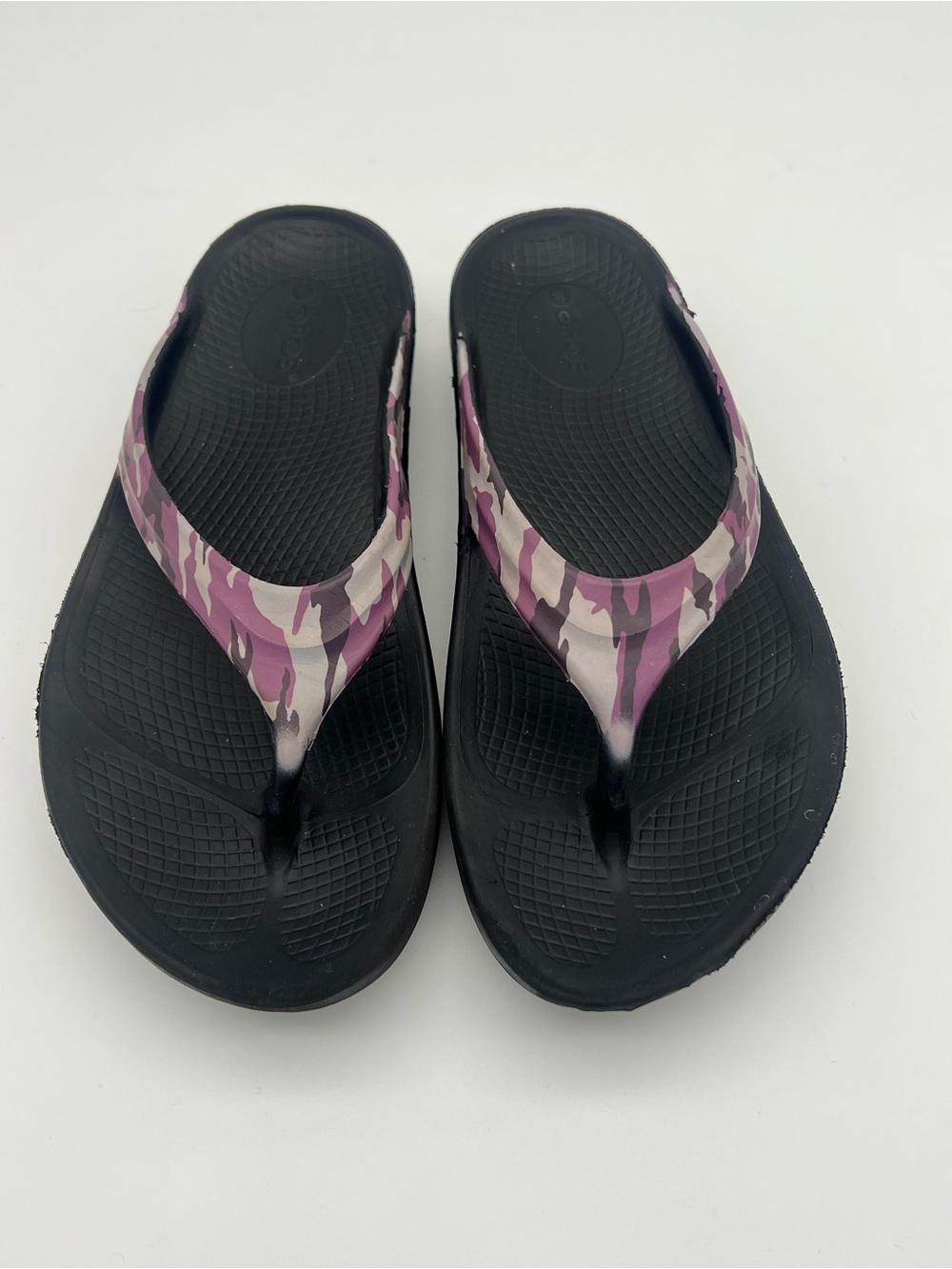 OOFOS OOlala Recovery Sandals Womens 7 Black purple violet Camo Thong Flip Flop - Picture 2 of 6